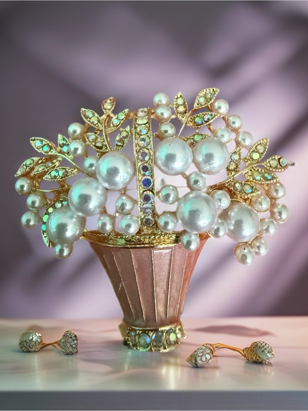 Elegant Pearl Gold Brooch
